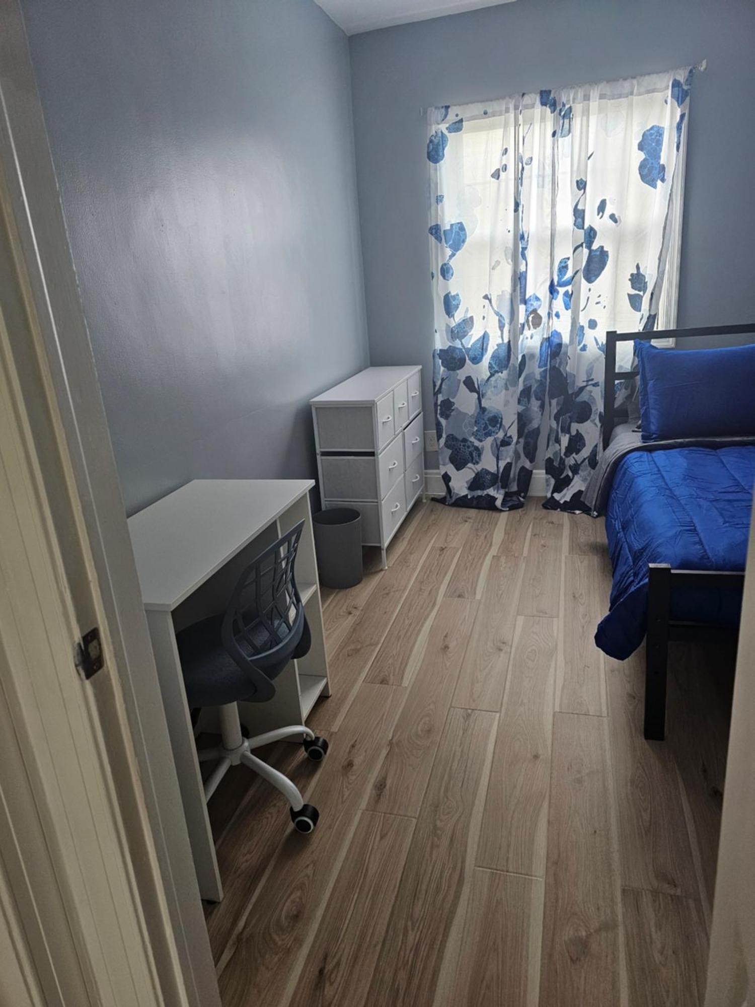 Small Cozy Room, Shared Bathroom 볼티모어 외부 사진